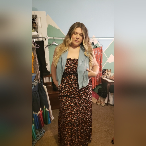 Meet your Posher, Amanda - Picture 2 of 6